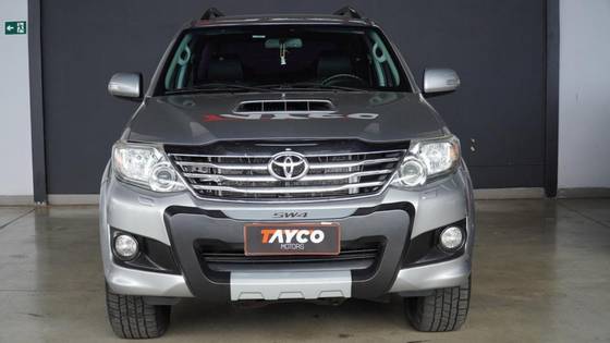 TOYOTA HILUX 3.0 SRV 4X4 CD 16V TURBO INTERCOOLER DIESEL 4P AUTOMÁTICO TOYOTA HILUX 3.0 SRV 4X4 CD 16V TURBO INTERCOOLER DIESEL 4P AUTOMÁTICO